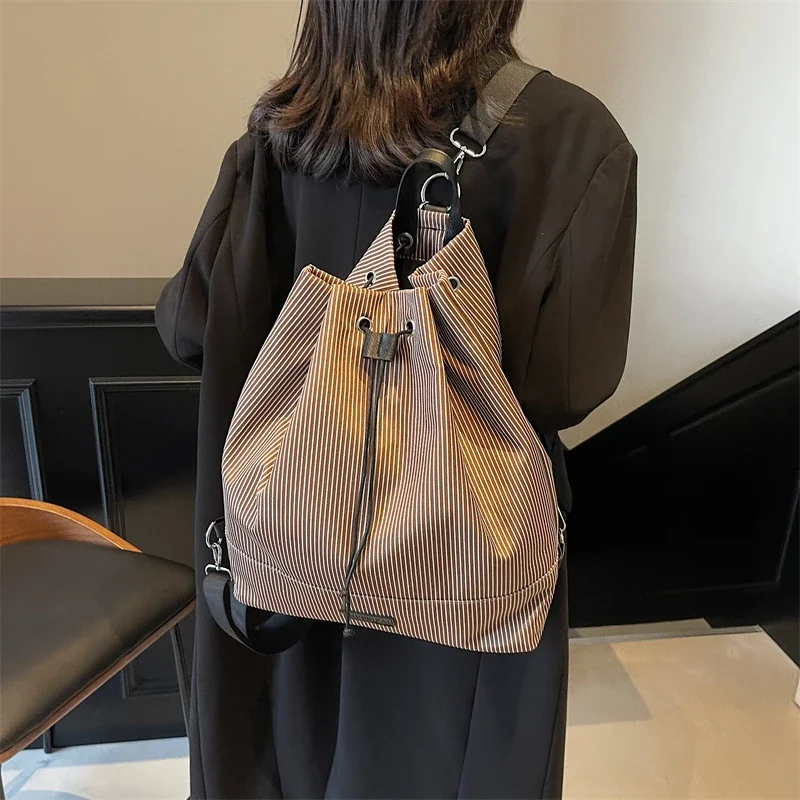 Модный холщовый рюкзак большой емкости в полоску с цветными блоками на шнурке