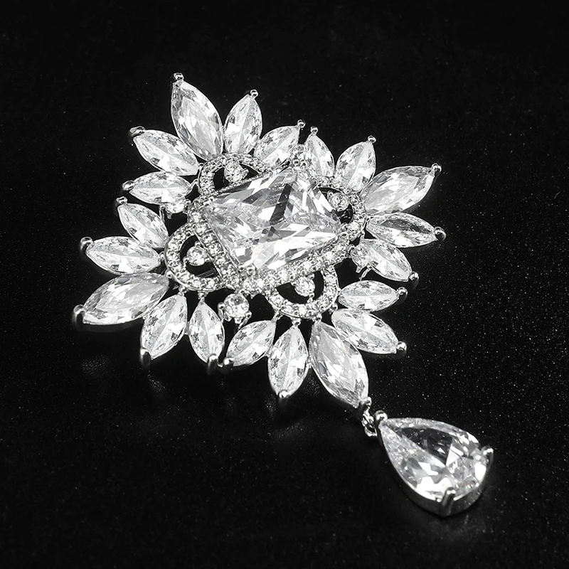 

YYSUNNY Luxury Rhinestone Brooch Hot Elegant Wedding Bridal Corsage Suit Accessories Flower Pin Fashion Jewelry for Mother Gifts