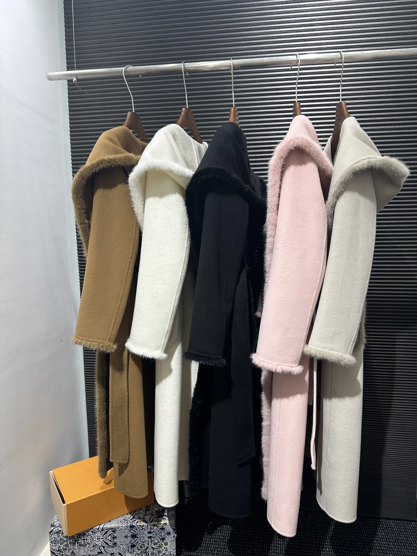 Рисунок 2 - Женское двухстороннее шерстяное