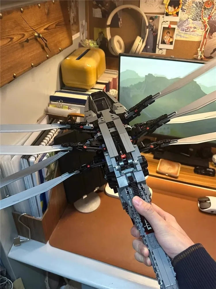 1369 шт. Детский конструктор ОРНИТОПТЕР 10327