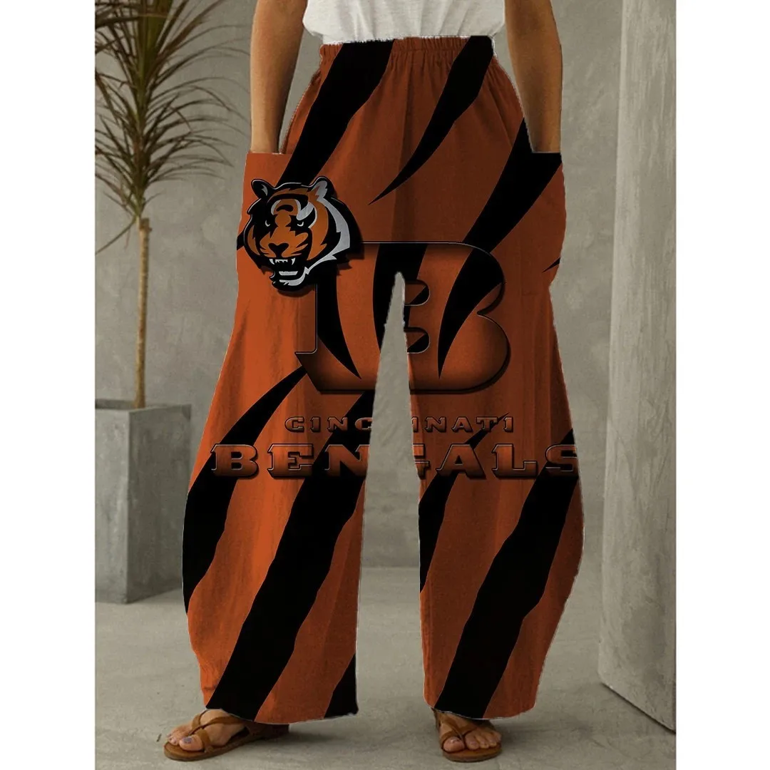 ЭЛЕГРЕРЕННОЕ ДЕРЕВО МОДНОЙ СЦЕНА ШИРОКОНО-НОГКИХ БРЮКОВ ПОВСЕДНЕВНАЯ МОДА И