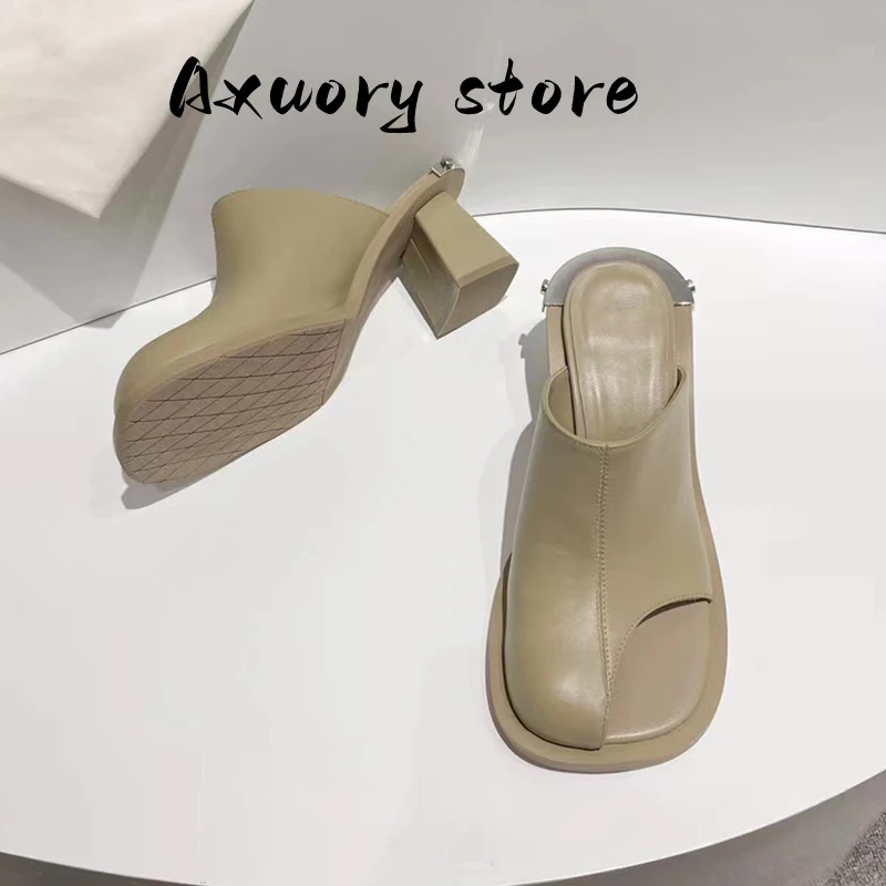 2023 Summer Style Metal Decoration Hollowed Slippers Women  Thick Sole ladies Fashion Summer Slippers