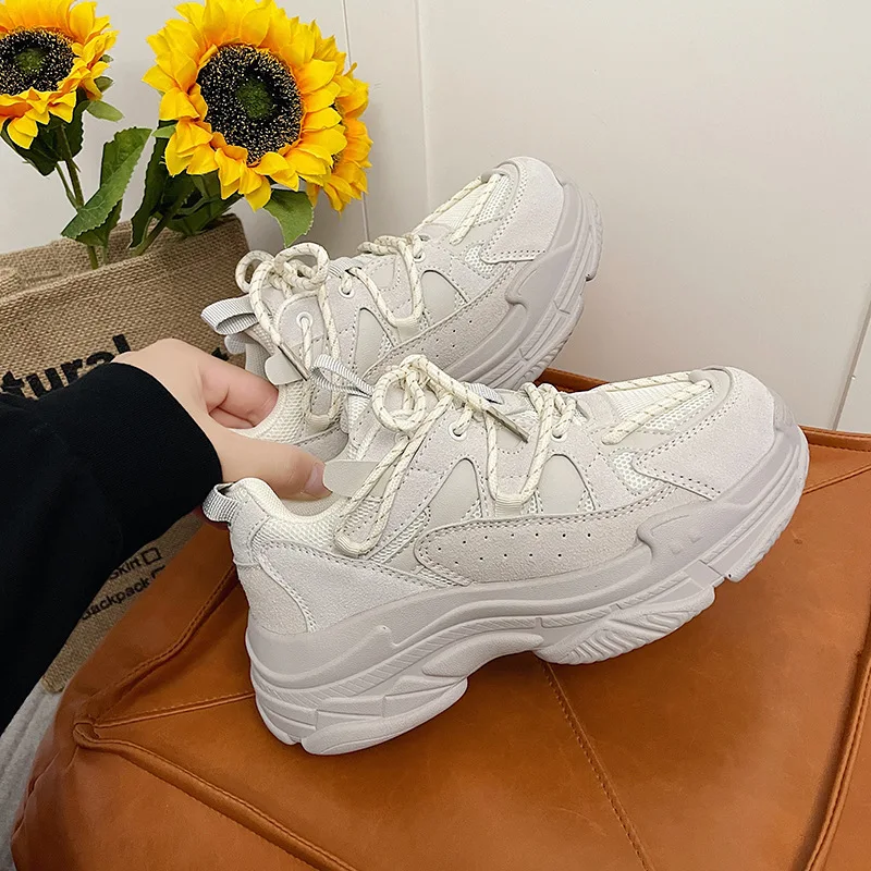 Рисунок 3 - Мужские модные удобные кроссовки на толстой подошве