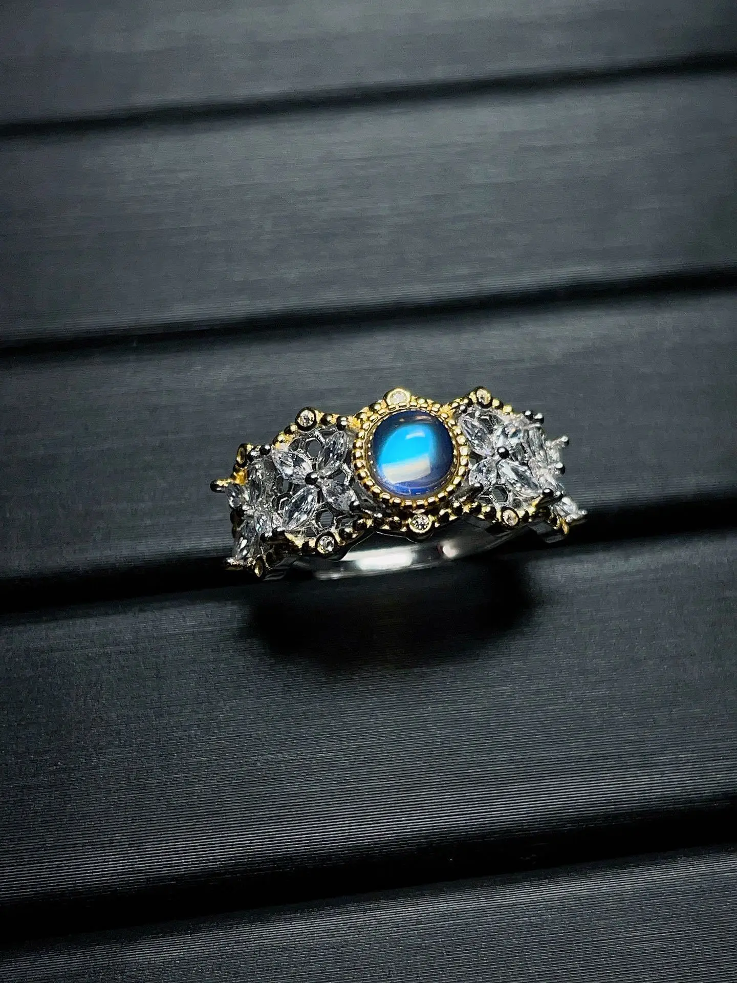 

New European and American S925 Sterling Silver Natural Indian Moonlight Crown Opening Design Ring without Optimized Main Stone