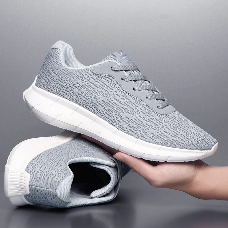 

Кроссовки мужские из дышащего материала, на плоской подошве, со шнуровкой