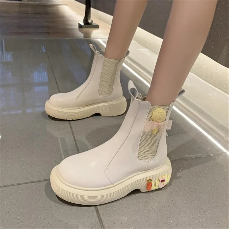 

Осенне-зимние новые ботинки средней длины на платформе женские Ботинки Martin в английском стиле с мультипликационным рисунком ботинки для ды...