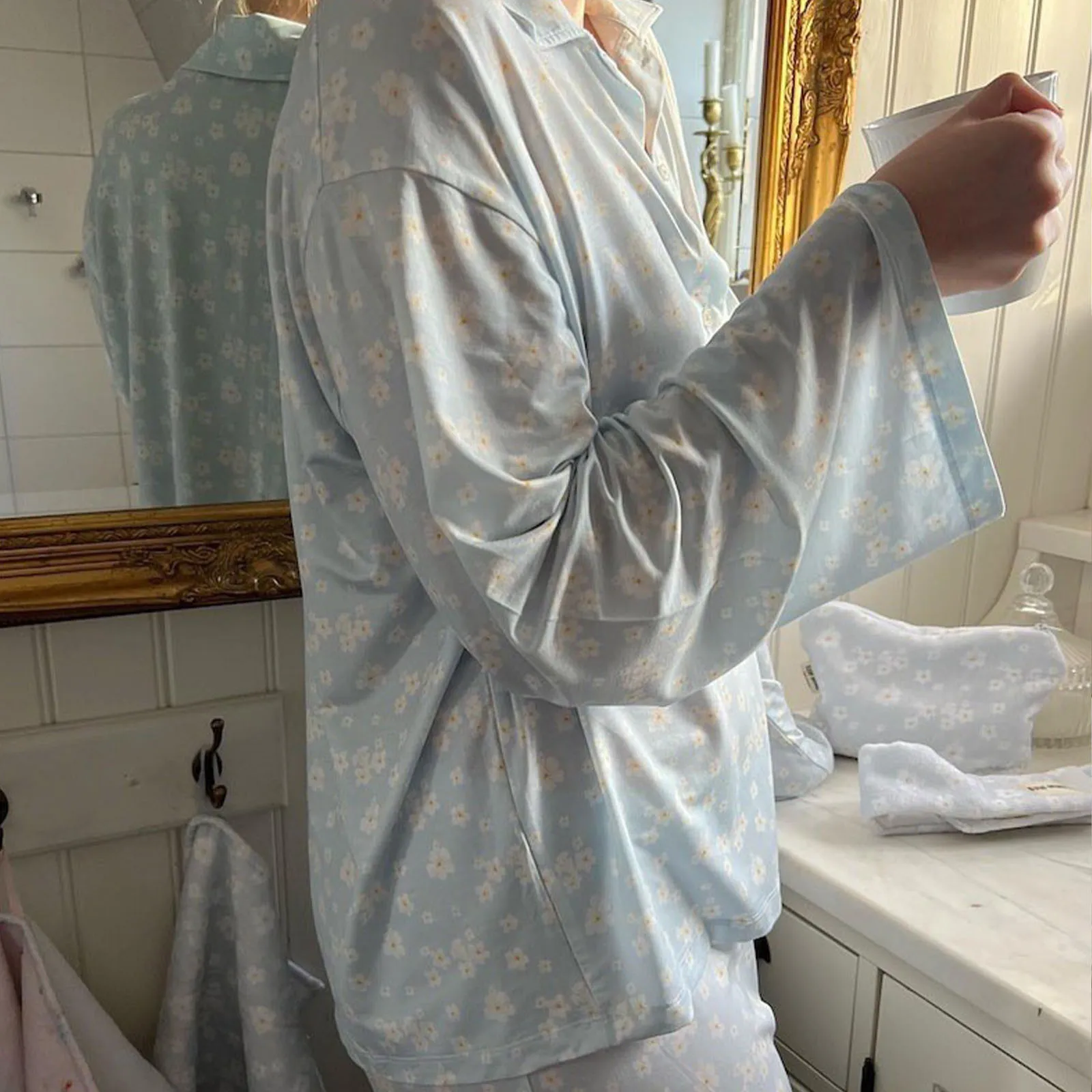 

Женская свободная пижама с длинными рукавами и цветочным принтом