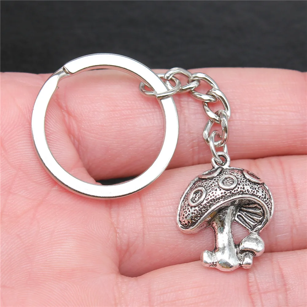 

Souvenirs Gift Men Keychain 2 Colors 22x18mm Mushroom Pendant Keyring Dropshipping