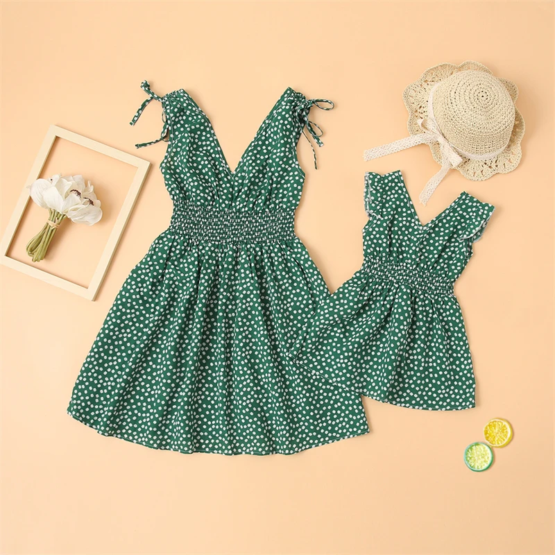 V-Neck Mother Daughter Dresses Family Set Flower Mommy and Me Matching Clothes Fashion Woman Girls Sleeveless Dress Outfits 2022