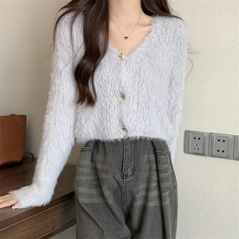 

Soft short sweater forwomen in autumn and winter, new design sense for the niche, high waisted, with a plush cardigan underneath
