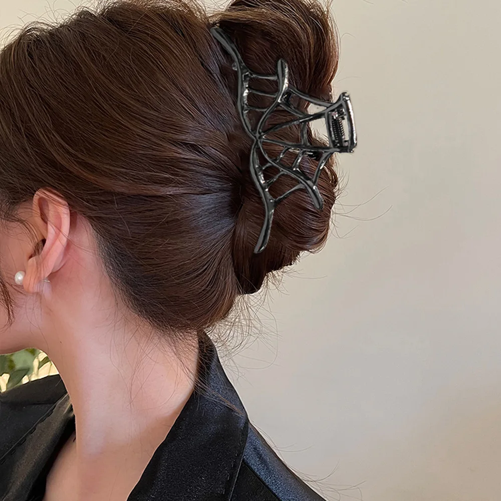 

2023 New Metal Spider Web Grab Clip Cool Girl Halloween Hairpin Headwear Large Shark Clip for Girl Women Hair Accessories