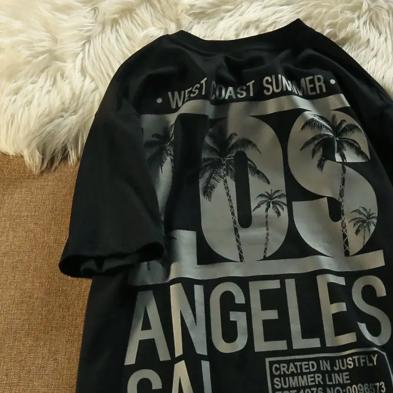 Темно-зеленая летняя футболка с принтом американского кокосового дерева