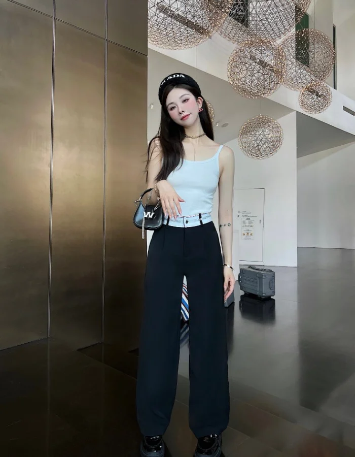 

142222 142221 Fashion Classic Trendy Luxury Designer cloth Handsewn metal letter slimming pants with letters