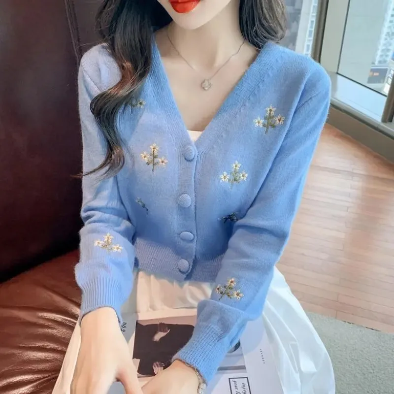 

2022 Spring Autumn New Female V-Neck Knitted Cardigan Short Coat Sweater Embroidered Fashion Single Breasted Cardigan Outside 76