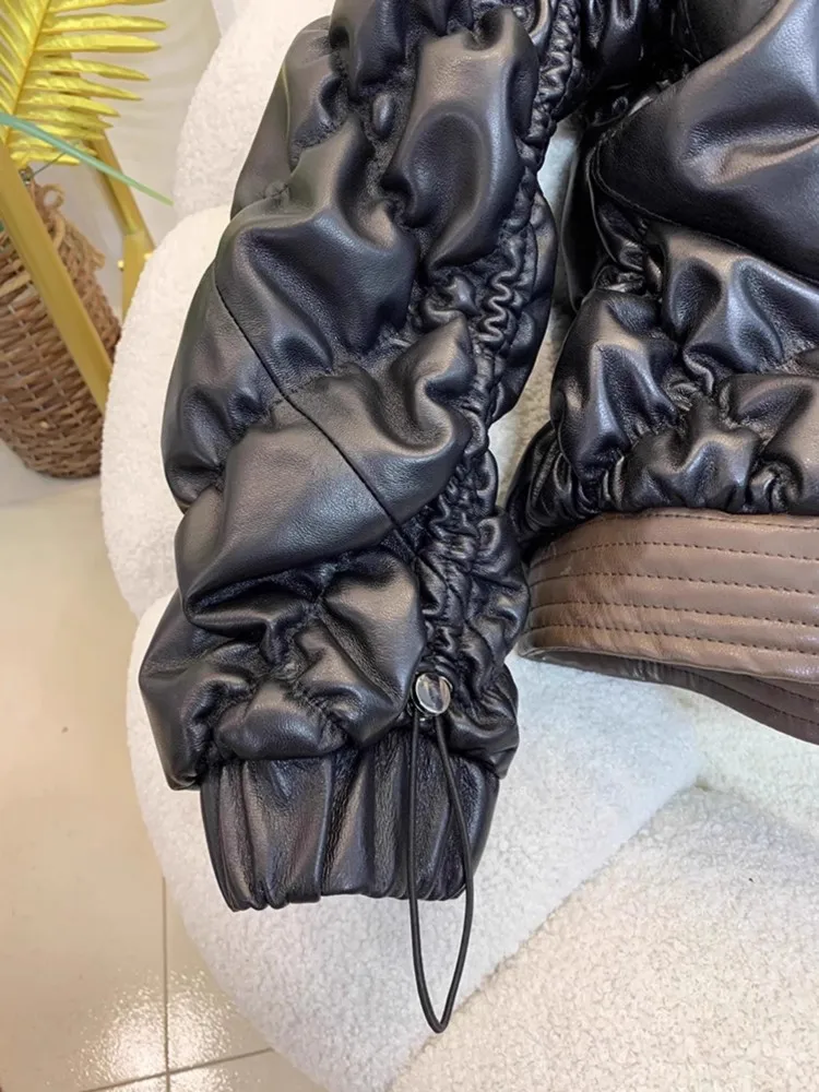 Женская куртка из натуральной кожи с v-образным вырезом