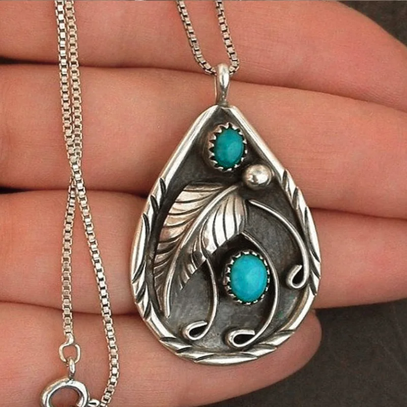 

Bohemian Fashion Turquoise Feather Retro Pendant Necklace Woman
