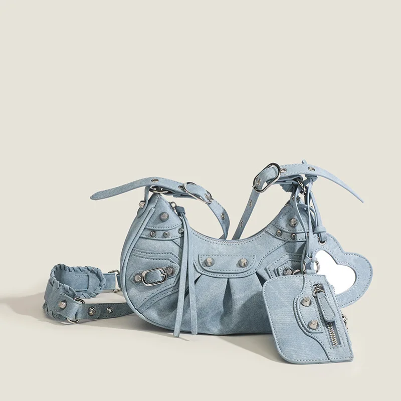 

2023 New Firm Spicy Girls' Bag Locomotive Three Piece Underarm Bag Design Feeling Rivet Tassel Pleated Bag