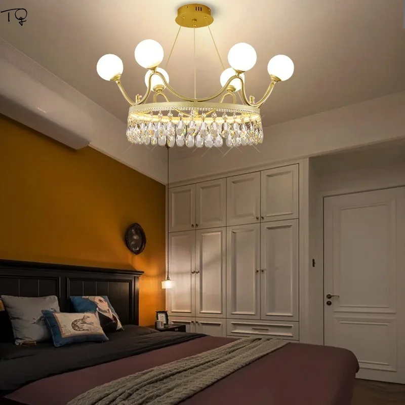 

Подвесные светильники в форме короны, золотистые светильники с кристаллами, дизайнерский современный минималистичный художественный светильник для комнаты принцессы/девочки, для детской, спальни, студии