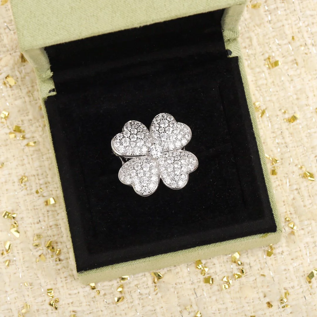 

NEW IN2023 Hot V-shaped Gold Diamond Ring Fashion All-match Banquet Four Layers Of Exquisite Workmanship