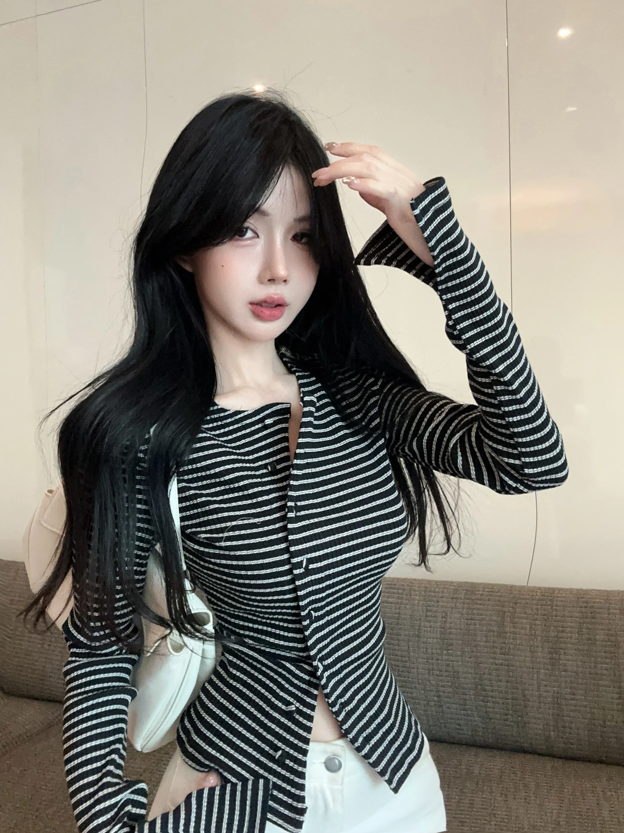 Вязаный кардиган в нерегулярную полоску. Женский осенне-зимний французский