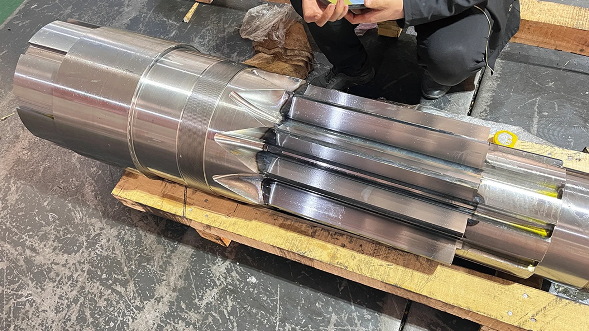 Изготовленный на заказ большой размер высокоточный приводной вал Hlical Gar главный