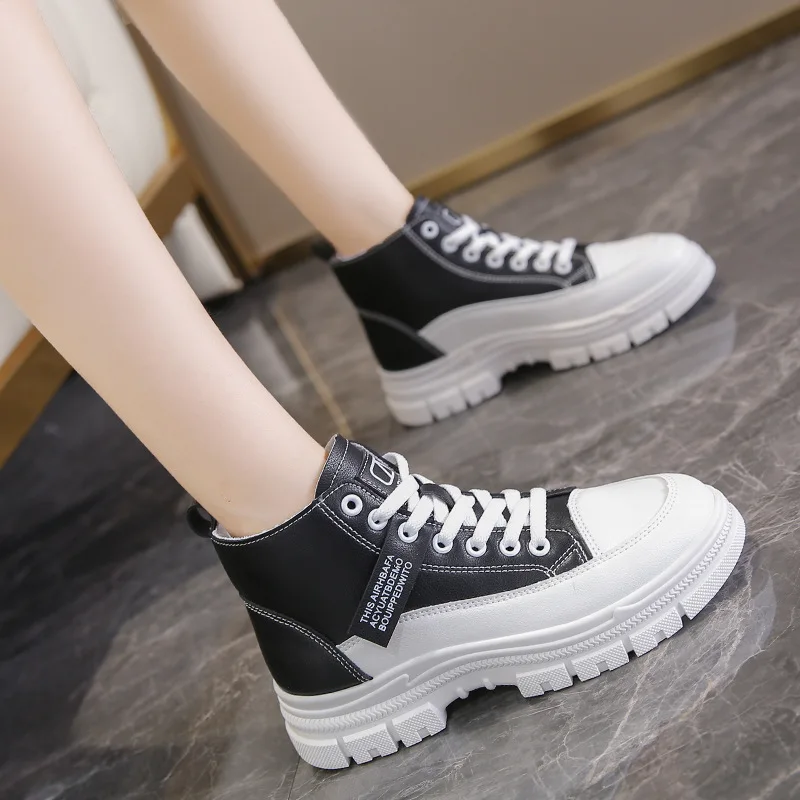 

British boots female students of new fund of 2022 autumn female thick bottom thin boots locomotive short boots