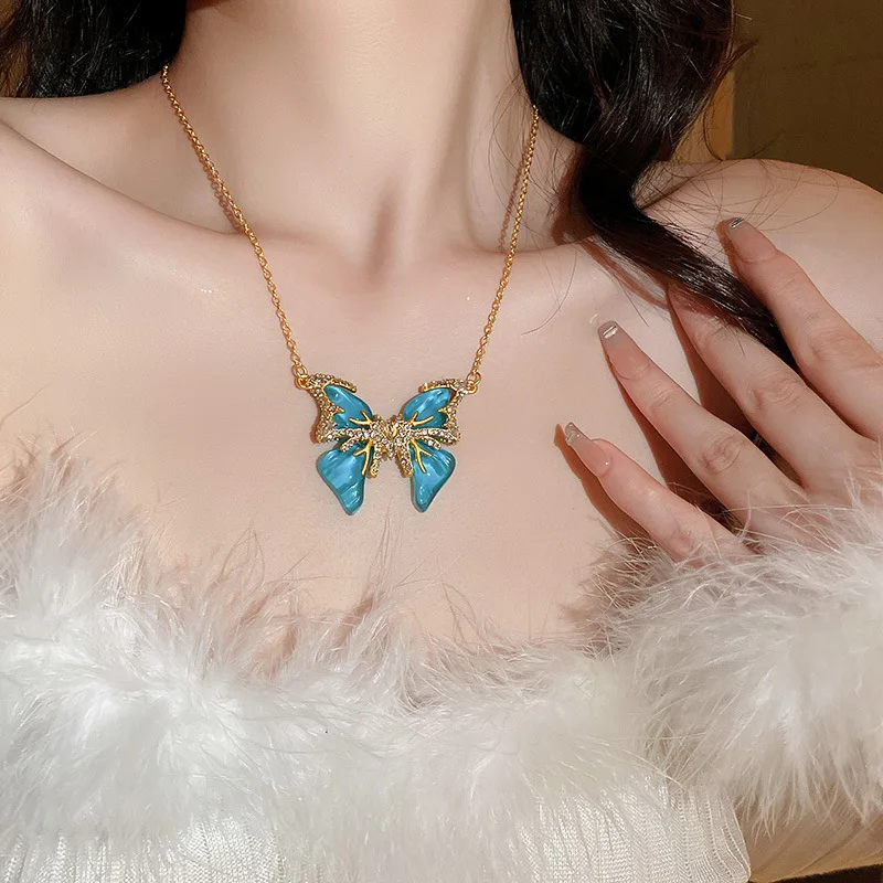 

Minar Fantasy Blue Color Arcylic Butterfly Pendant Necklace for Women Spark Rhinestone Simulation Wings Choker Necklaces Jewelry