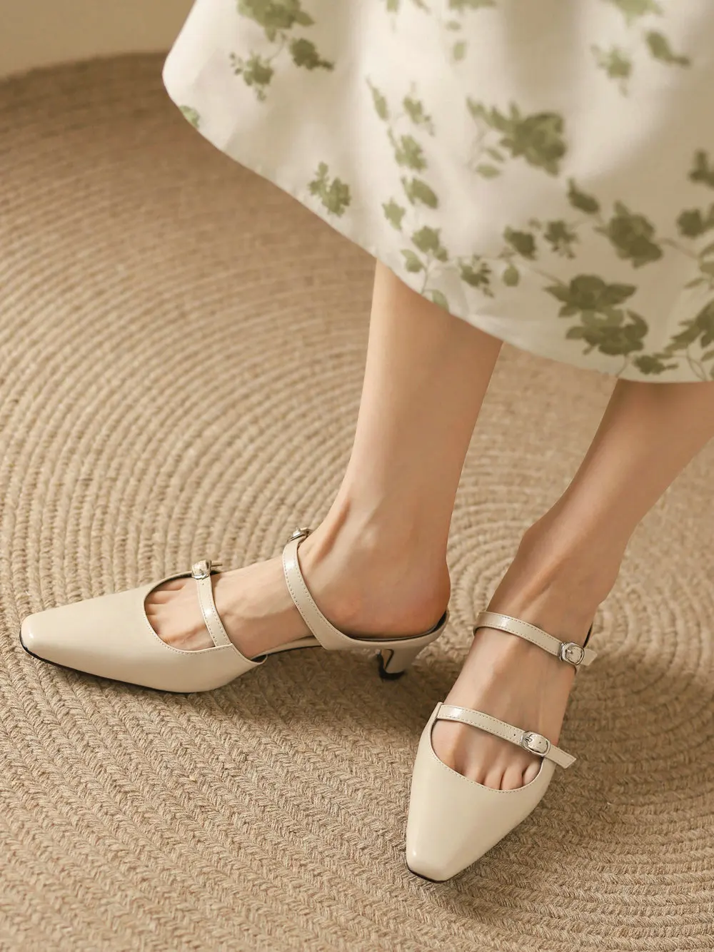 

Женские босоножки из натуральной кожи EshtonShero, туфли на высоком квадратном каблуке, туфли с ремешком на пятке и острым носком, без застежки, л...