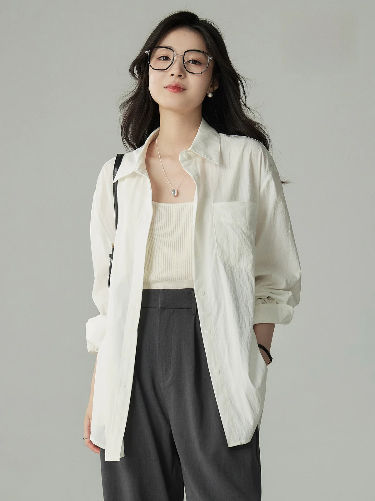 Женская свободная рубашка Yakejia белая дизайнерская с воротником лацканами