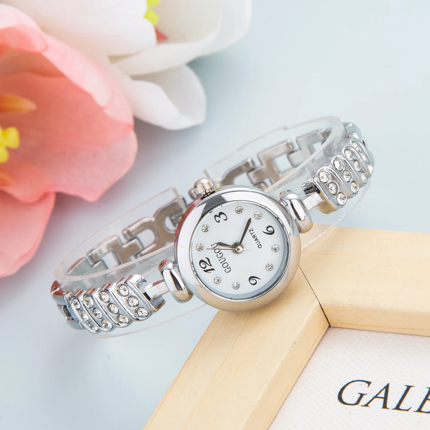 2023 Luxury Crystal Diamond Watch for Women Stainless Steel Bracelet Watches Wristwatch for Womens Fashion Quartz Wristwatches