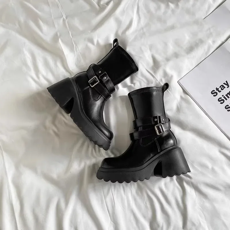 Черные короткие ботинки в стиле ретро на толстом каблуке с квадратным носком