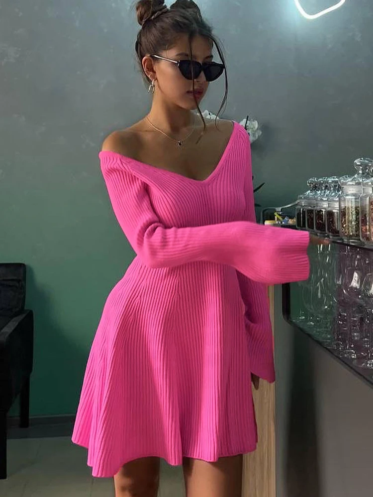 

Женское трикотажное платье с V-образным вырезом и длинным рукавом