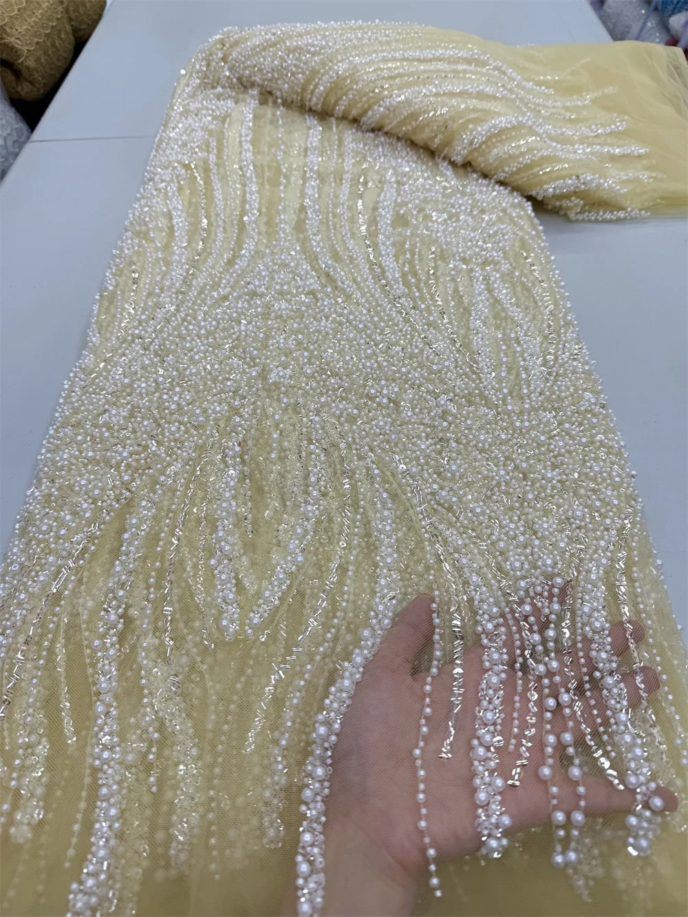 Кружевная ткань SNQP белая с бусинами