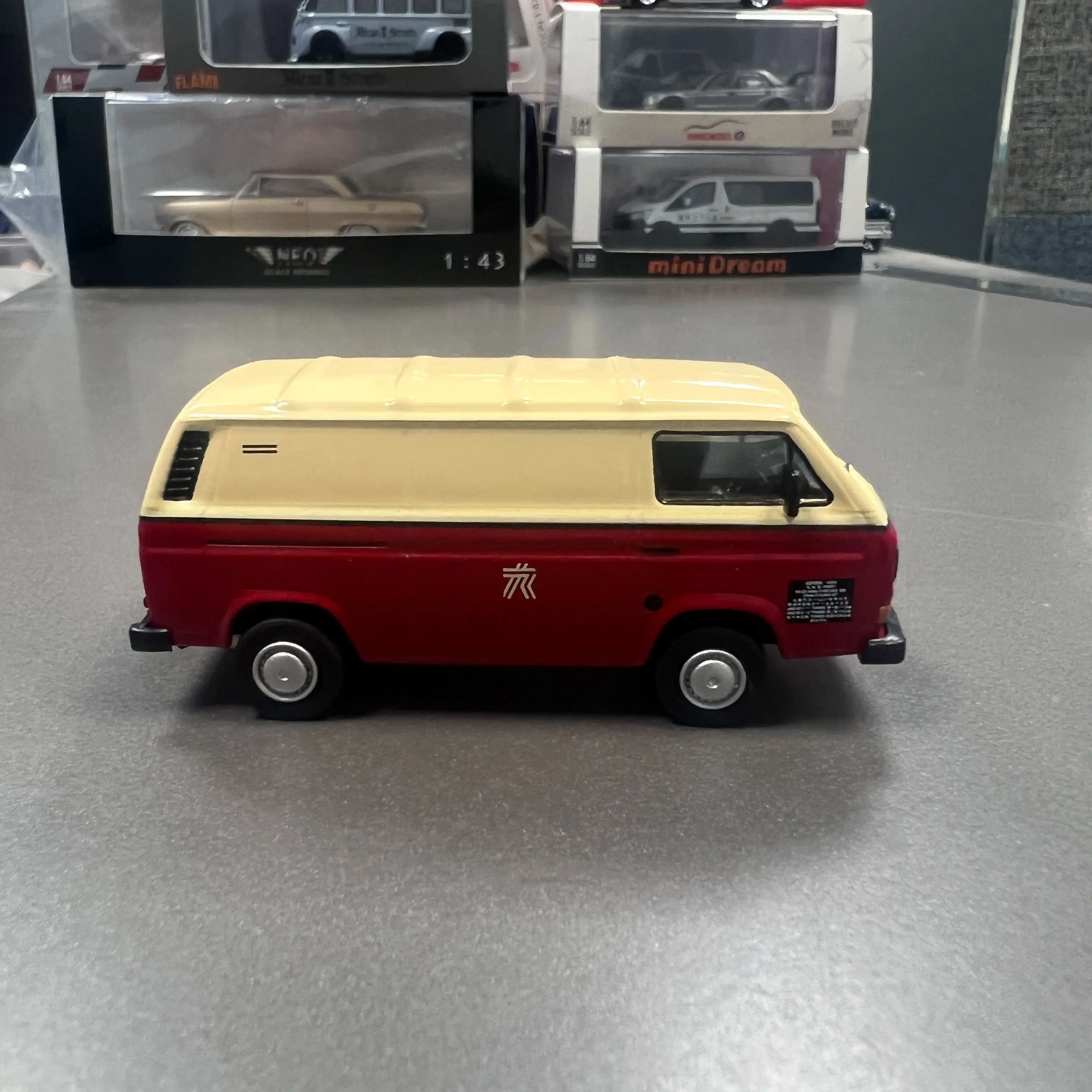 1:64 T3b Транспортер KMB Масштаб Литой под давлением Игрушки из сплава Спортивная