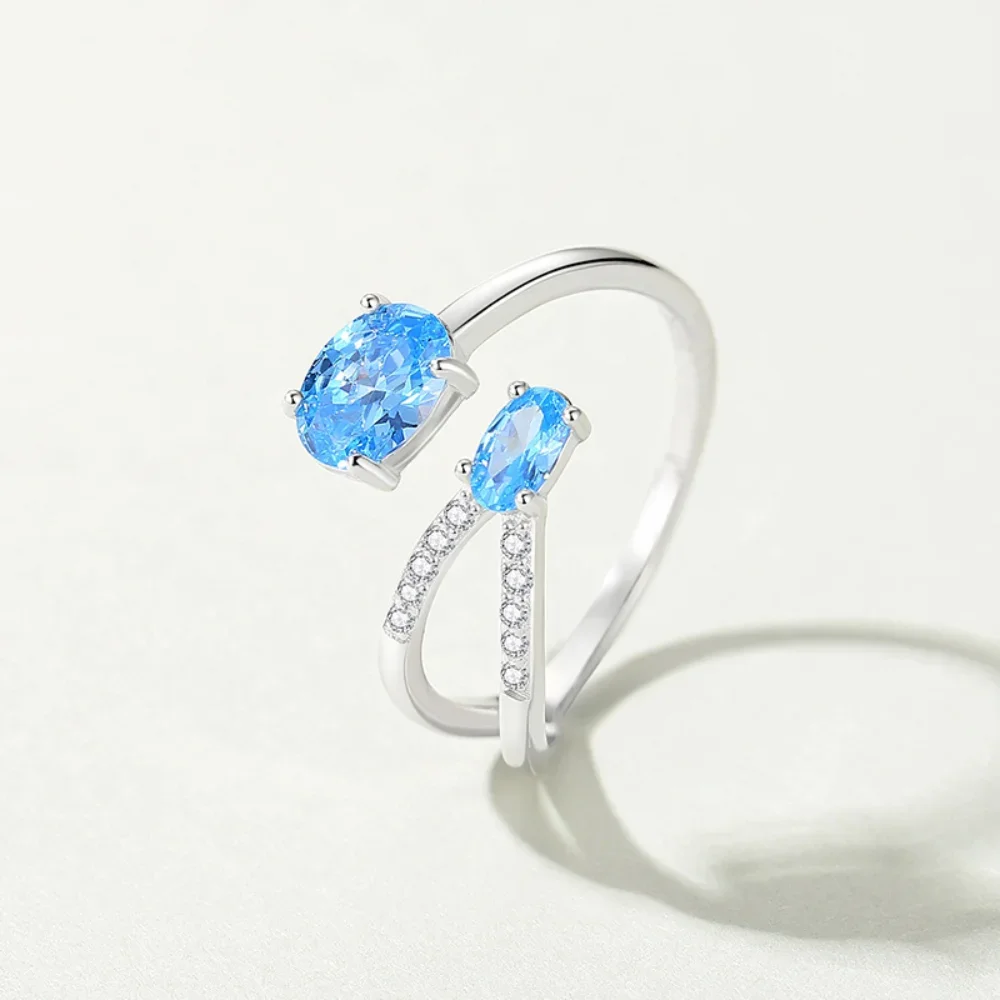 Кольцо женское из серебра 925 пробы с синим геометрическим крестом