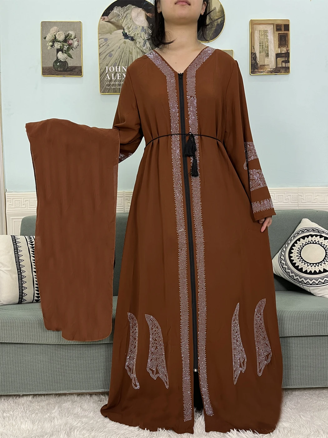 Женский свободный костюм с V-образным вырезом длинным рукавом и ремнем