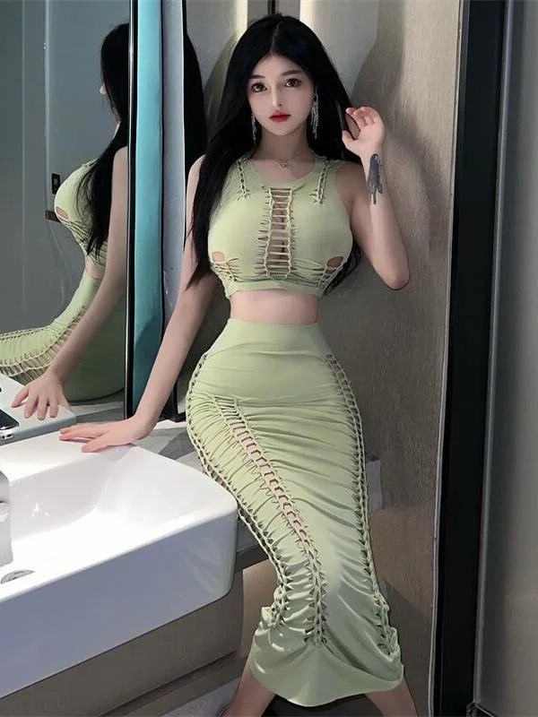 

Women's 2023 Summer New Sexy Spicy Girls Hollow out Sleeveless Tank Top Slim Wrap Hip Fashion Solid Color Half Skirt Set PAEG