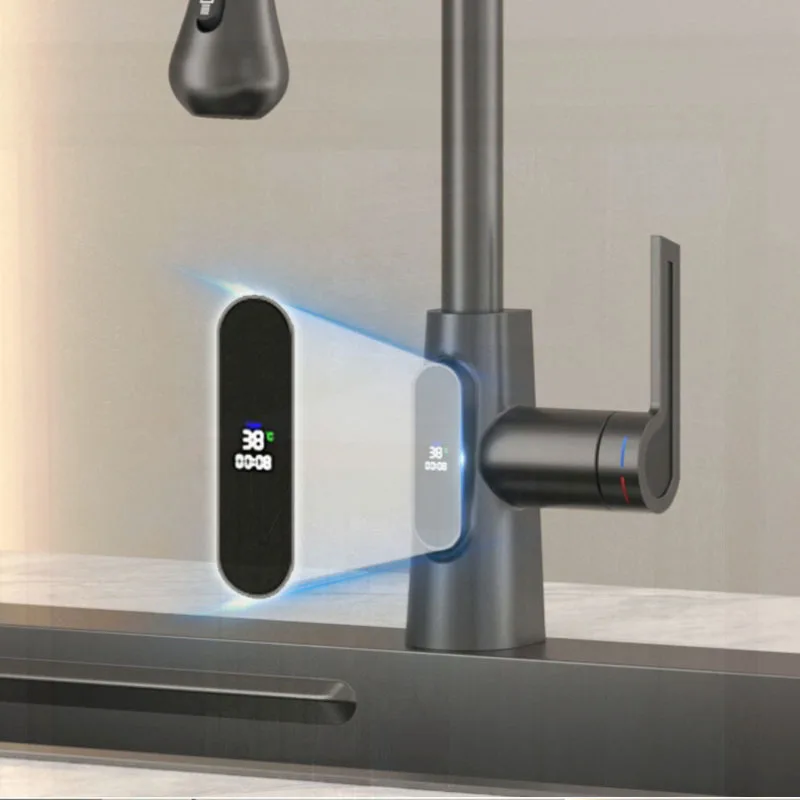 Кухонный смеситель с цифровым дисплеем для холодной и горячей воды распылитель