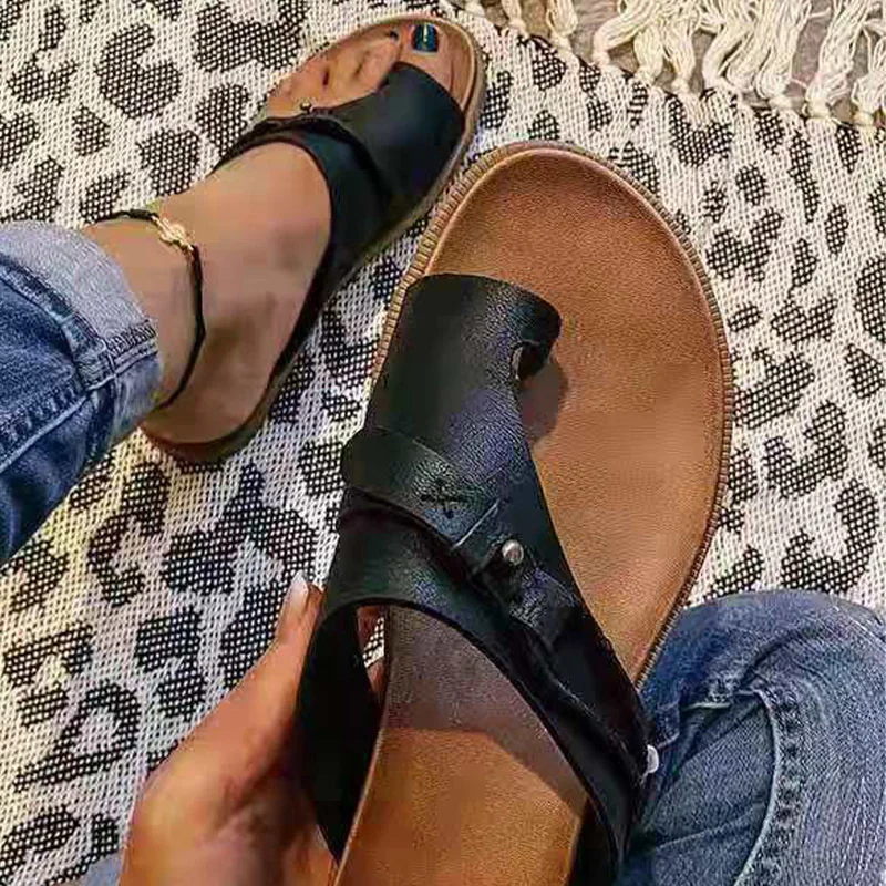 

Женские сандалии с открытыми боками, римские сандалии из искусственной кожи, на плоской подошве, с клипсой, модная пляжная обувь с открытыми...