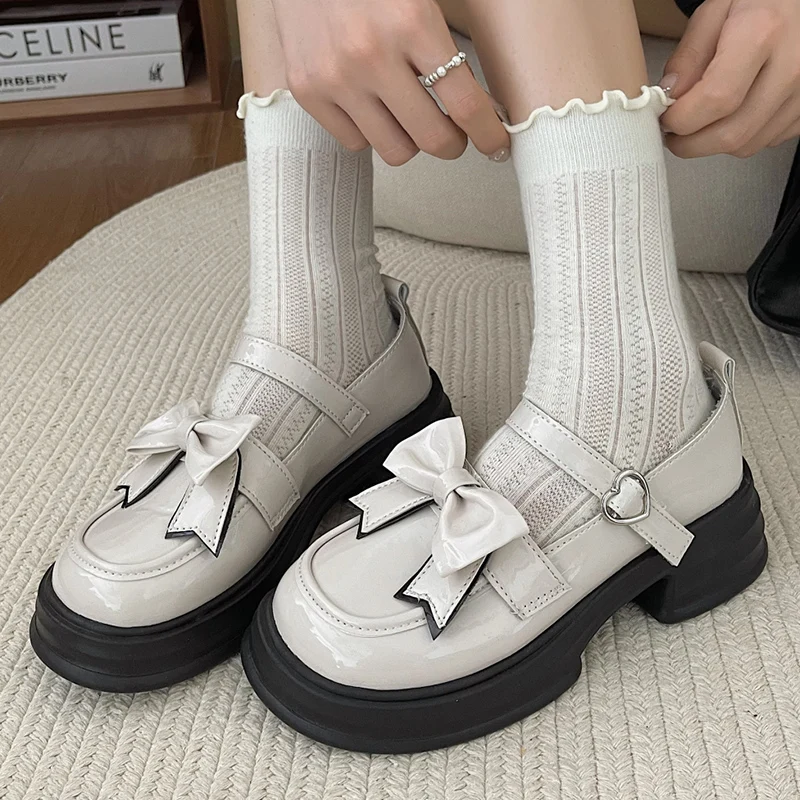 

Туфли Mary jane в стиле Лолиты с милым бантом; Женские туфли-лодочки на платформе с ремешком и пряжкой в виде сердца; Женские кожаная форма туфли из искусственной кожи на толстом каблуке