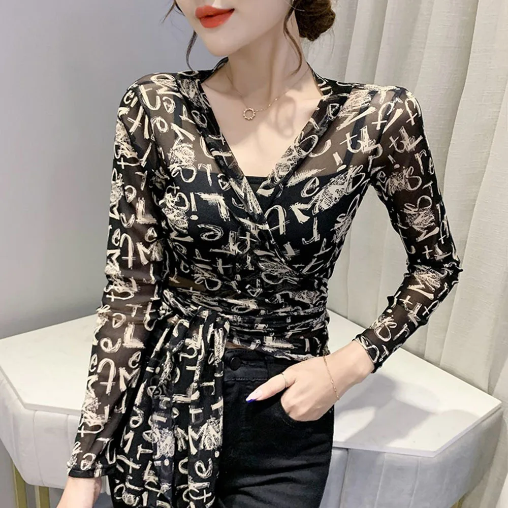 Женская блузка с длинным рукавом V-образным вырезом и цветочным принтом - купить