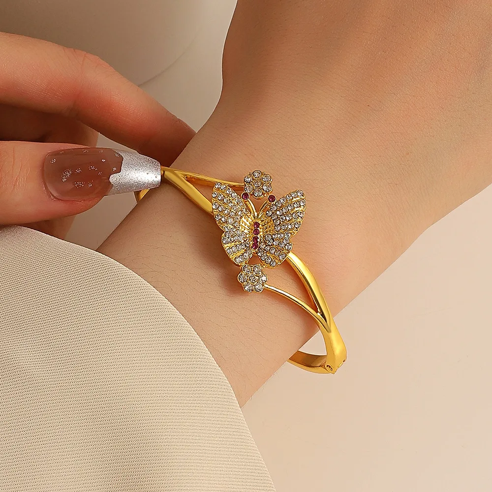 

Vintage Studded Butterfly Bracelet Female Luxury Designer Jewelry Valentine's Day Gift Fashion JewelryBangles for WomenOrnaments