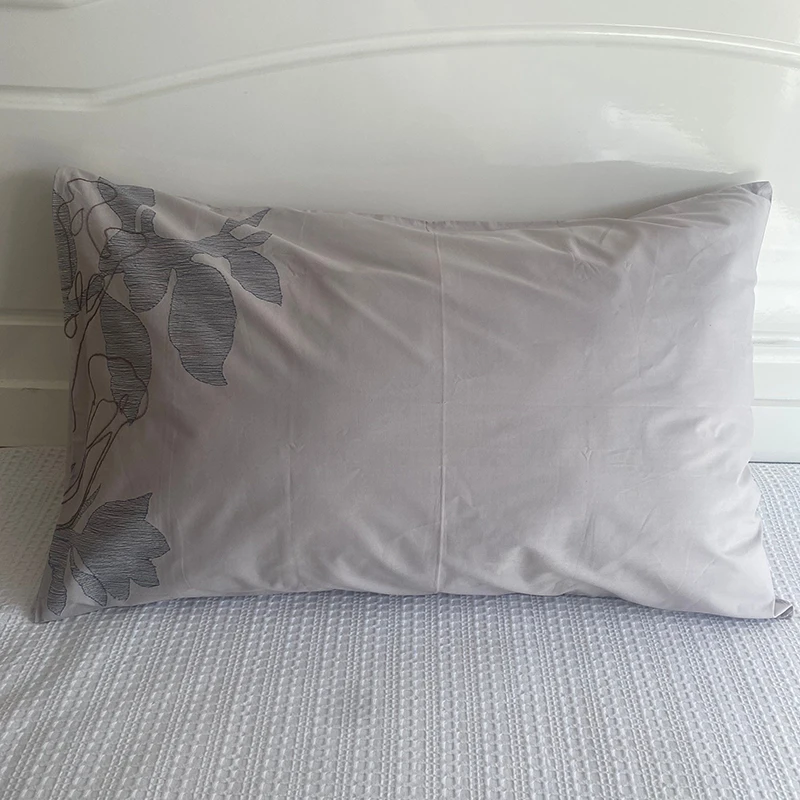 

Безупречная хлопковая наволочка с вышивкой 48x74 см