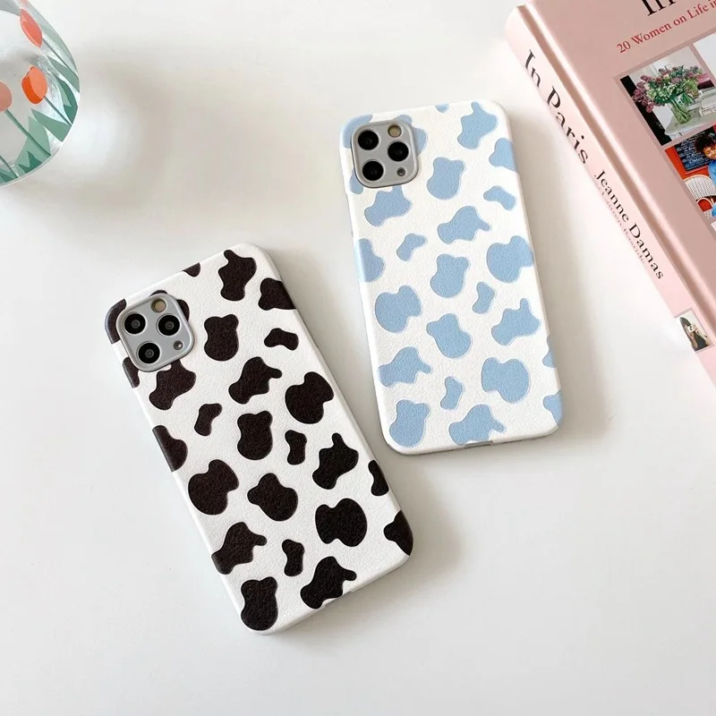 

Suitable For IPhone 13/12/11 Promax Cartoon Black And White Cow Print Phone Case