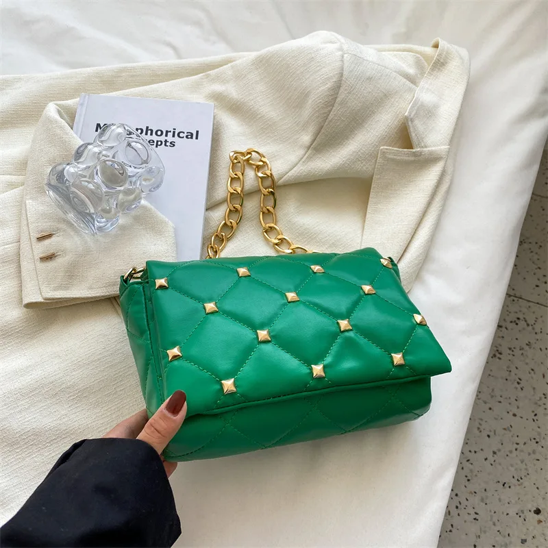 

Женская модная сумочка с заклепками, Роскошный дизайнерский кошелек из искусственной кожи под подмышку, популярная сумка через плечо с золотой цепочкой для девушек