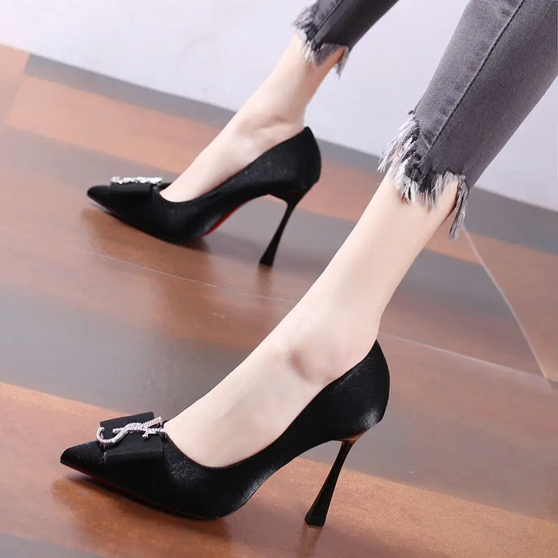 

2022 Spring Designer Sexy Women Shoes High Heel Stiletto Red Wedding Pumps Pointed Satin High Heels Fashion Party Casual Shoes