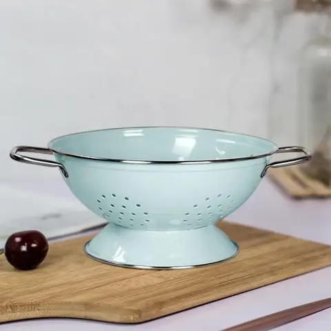 Металлический дуршлаг для фруктов