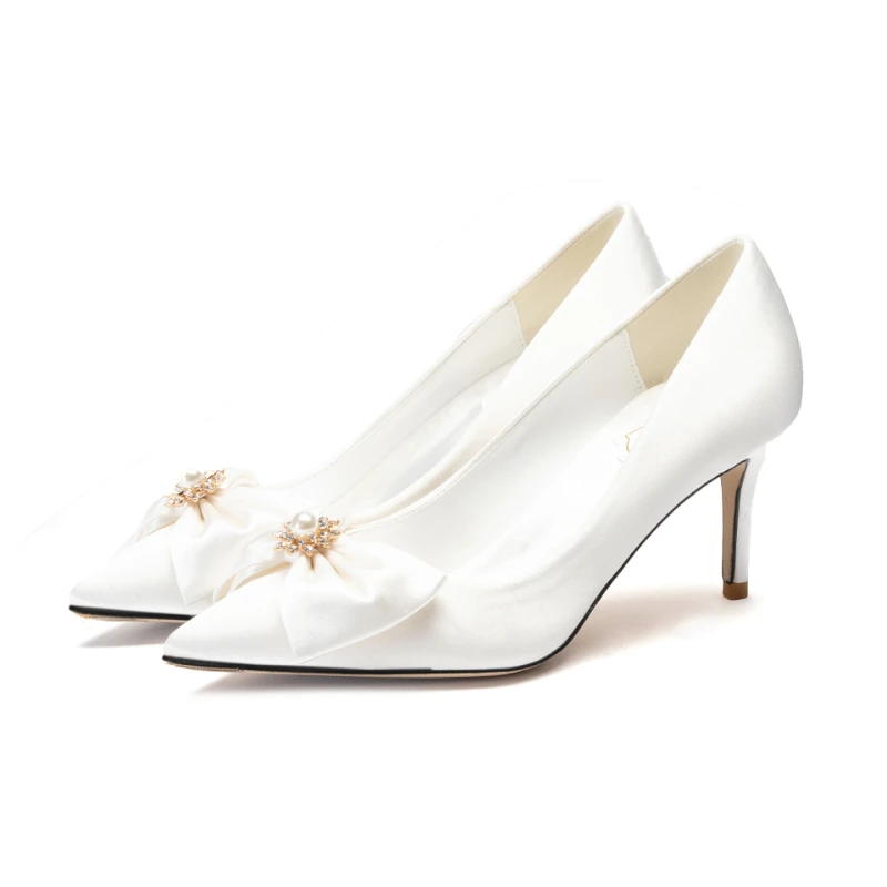 

Белые свадебные туфли, новые нарядные туфли-лодочки для невесты, китайские шифоновые туфли в стиле ретро с жемчужным бантом, на высоком каблуке-шпильке, без застежек, женская повседневная одежда Вечерние ринки