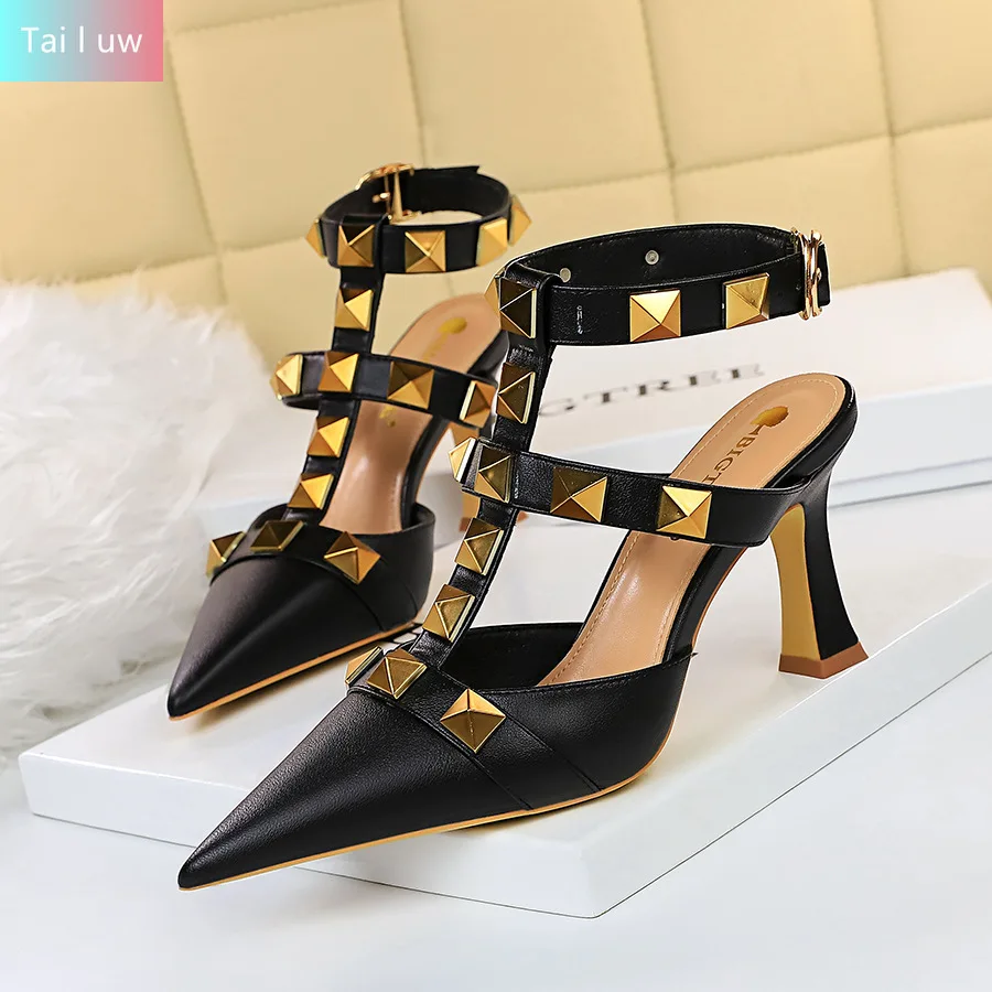 

Women Shoes Summer High Heels Sandals Thick Heels Metal Rivets Roman Style Platform Sandals Zapatos Plataforma Mujer De Fiesta