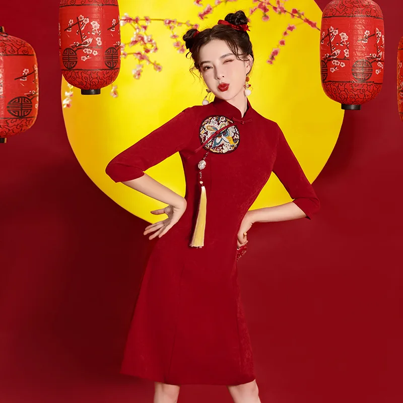 

Red cheongsam 2022 new young style spring national tide improved new year's greeting clothes New Year's toast clothes bride